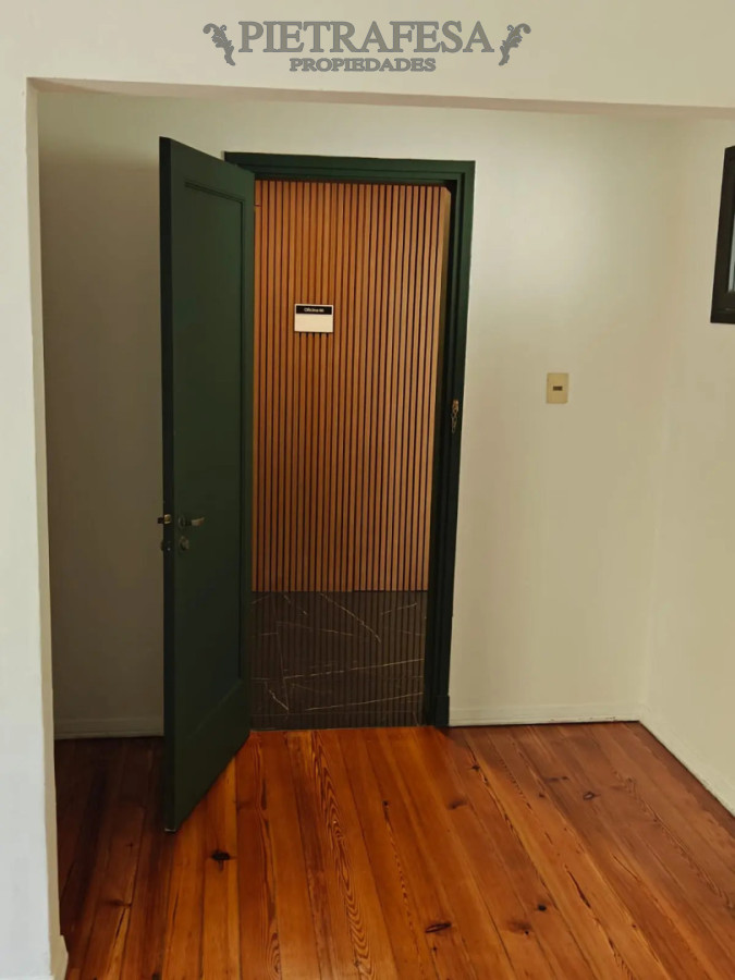 Oficina en alquiler, 1 privado, 2 baños. Ciudad Vieja. · Foto 2
