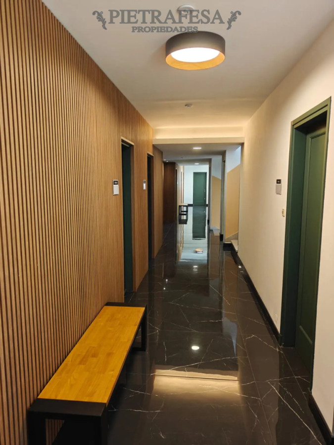 Oficina en alquiler, 1 privado, 2 baños. Ciudad Vieja. · Foto 1