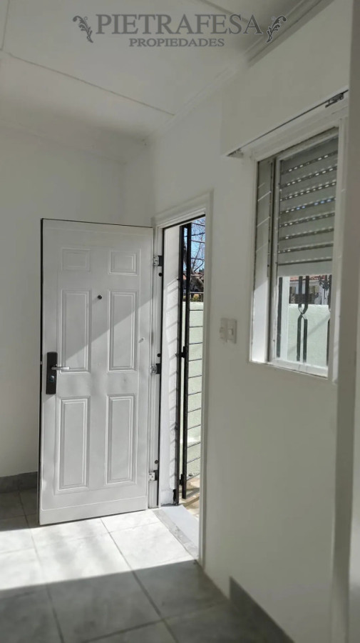 Casa en alquiler, 1dormitorio, 1 baño, patio, cochera. Maroñas. · Foto 8