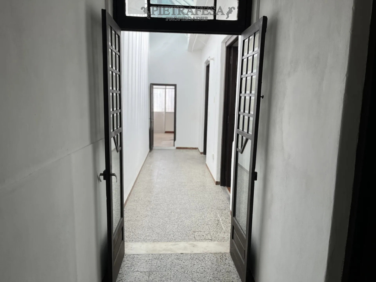Casa en alquiler, 4 dormitorios, 1 baño, patio con parrillero. Union. · Foto 9