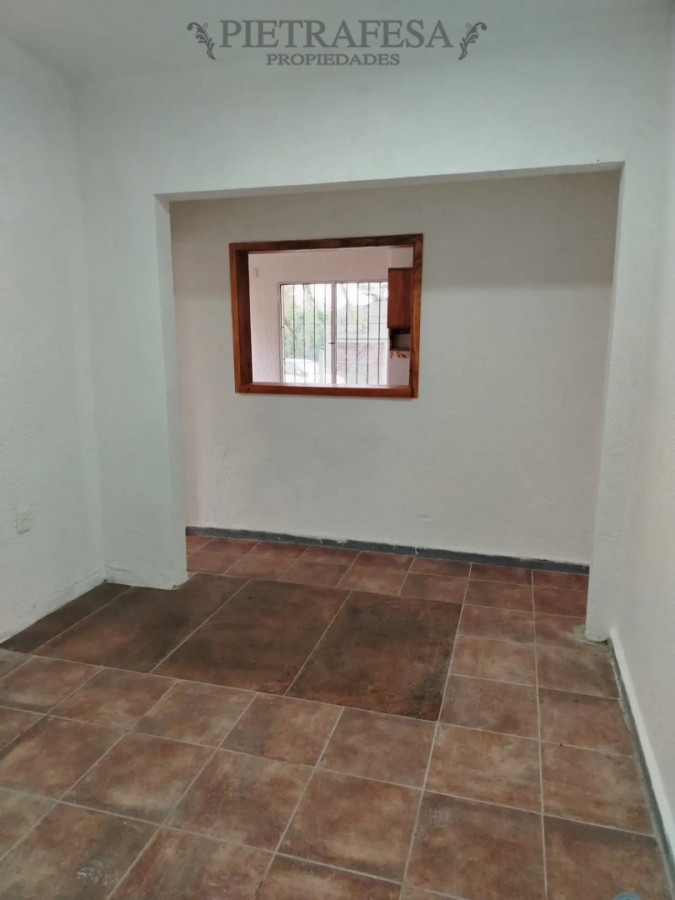 Casa en alquiler, 2 dormitorios, 1 baño, patio, cochera. El Pinar. · Foto 2