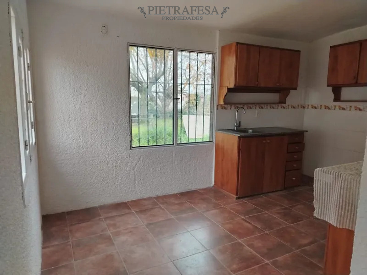 Casa en alquiler, 2 dormitorios, 1 baño, patio, cochera. El Pinar. · Foto 6