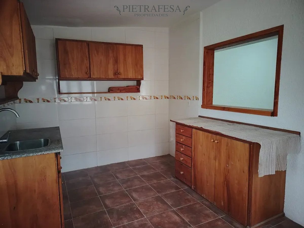 Casa en alquiler, 2 dormitorios, 1 baño, patio, cochera. El Pinar. · Foto 4