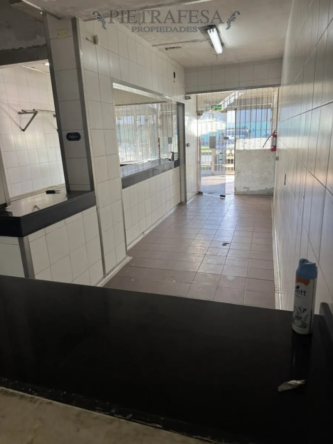Local en alquiler, 1 baño. Mercado Modelo. · Foto 8