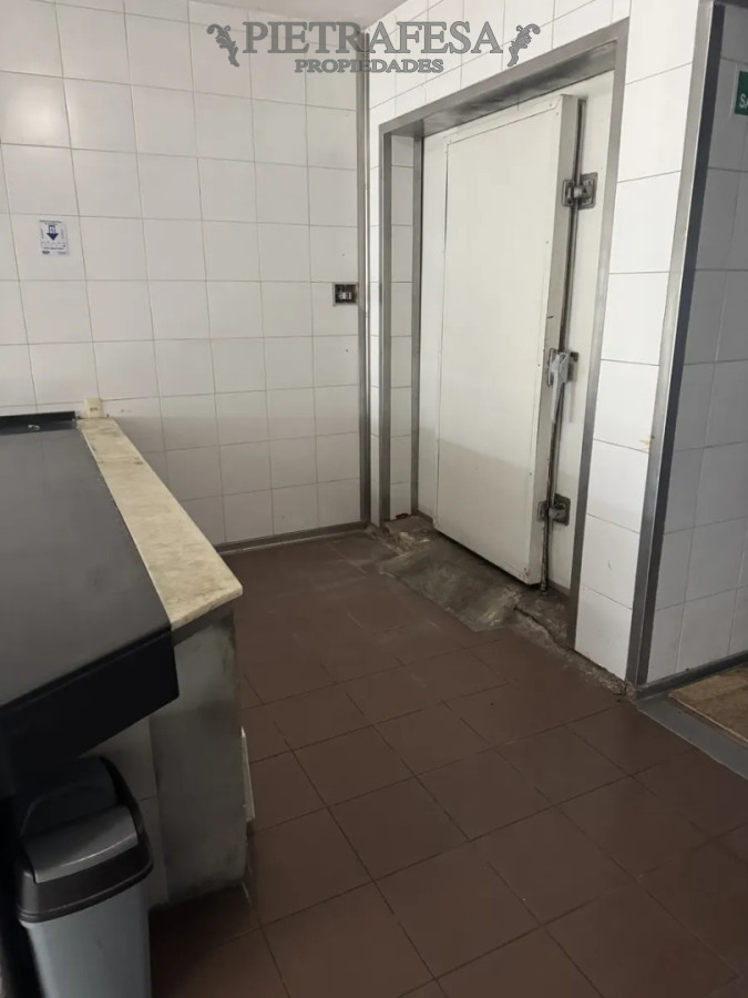 Local en alquiler, 1 baño. Mercado Modelo. · Foto 11