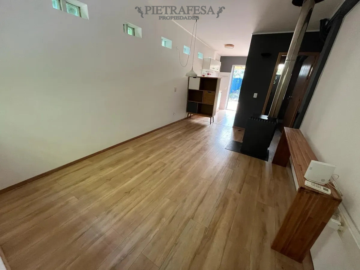 Casa en alquiler, 1 dormitorio, 1 baño, patio, cochera. El Pinar. · Foto 2