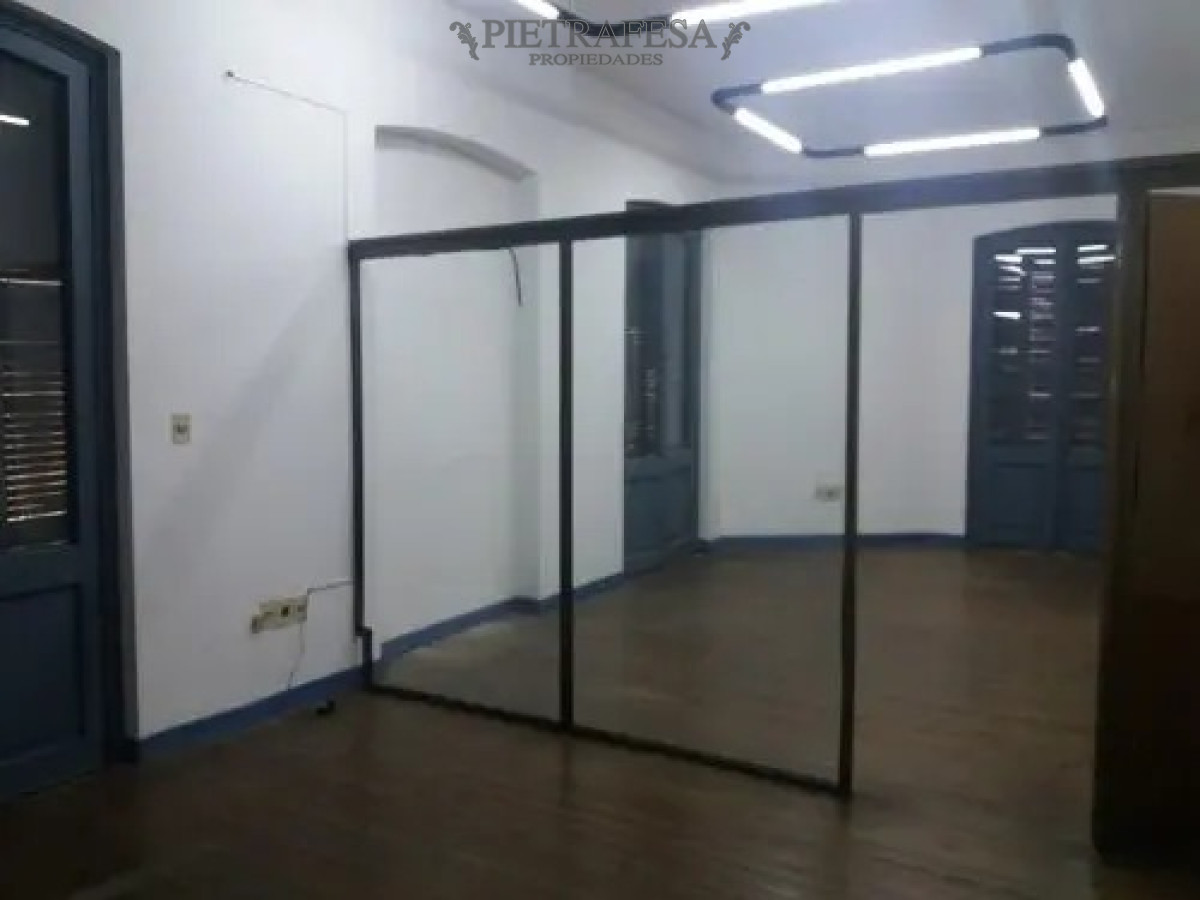 Dos locales en venta o alquiler 1 CON RENTA - Cerrito - Ciudad Vieja