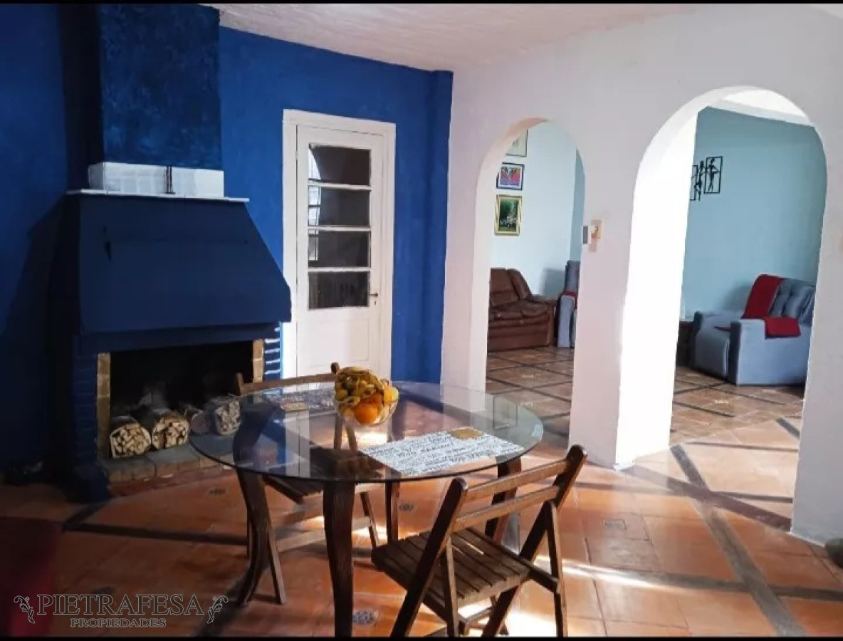 Casa en venta 3 dormitorios, 1 baño, patio y cochera-Marne-Bolivar