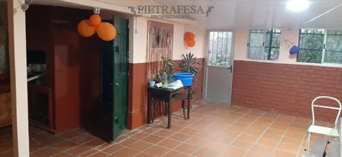 Casa en venta 3 dormitorio, 1 baño, fondo y cochera-Osvaldo Martínez- Flor de Maroñas