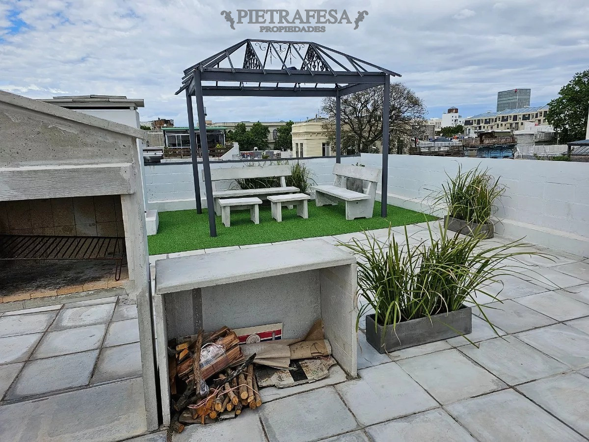 Apartamento en alquiler, 1 dormitorios, 1 baño y patio-Magallanes- Palermo