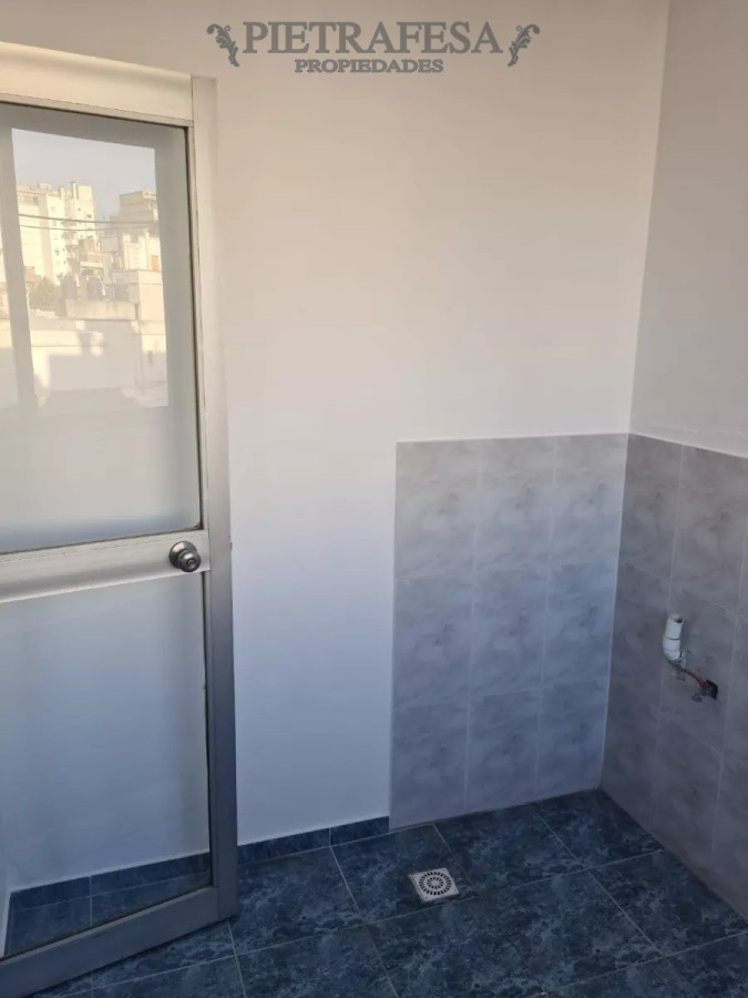 Apartamento en alquiler, Monoambiente, 1 baño, terraza. Centro. · Foto 9