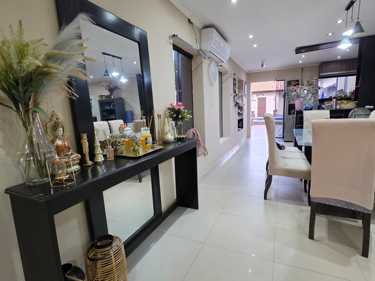 VENDO IMPONENTE CASA DE 5 DORMITORIOS EN EL CENTRO DE CONCEPCIÓN — foto 2