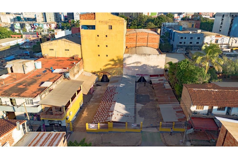 VENDO TERRENO EN EL MICROCENTRO DE CIUDAD DEL ESTE — foto 2