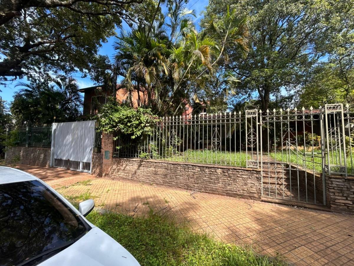 SE VENDE TERRENO 940M2 A DOS CUADRAS DE MCAL LOPEZ — foto 2