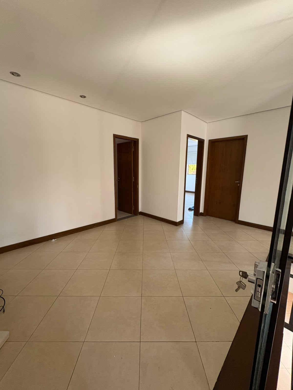 Alquilo Residencia Premium en Mburucuyá | 3 Dormitorios | Gs. 14 Millones — foto 3