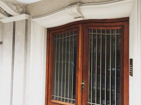 Excelente Apartamento En Edificio De Estilo Francés, Solo Para Entendidos.