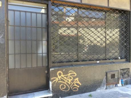 Local Comercial, Sobre La Calle La Paz