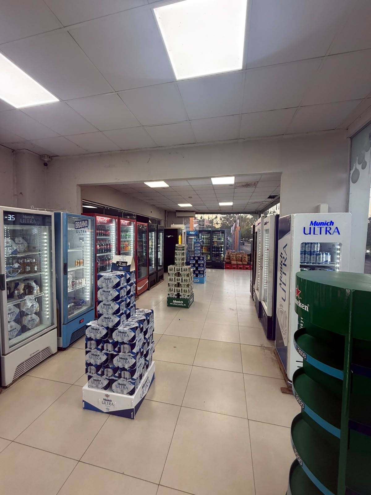 ALQUILO LOCAL COMERCIAL CON UBICACIÓN ESTRATEGICA — foto 3