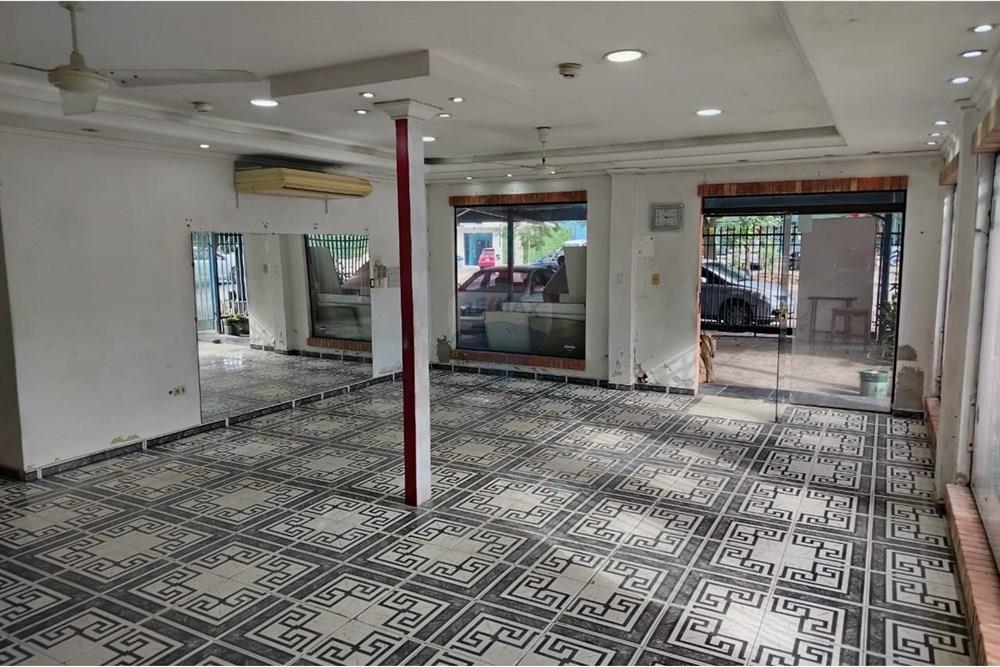 ALQUILO LOCAL COMERCIAL EN NAZARETH — foto 3