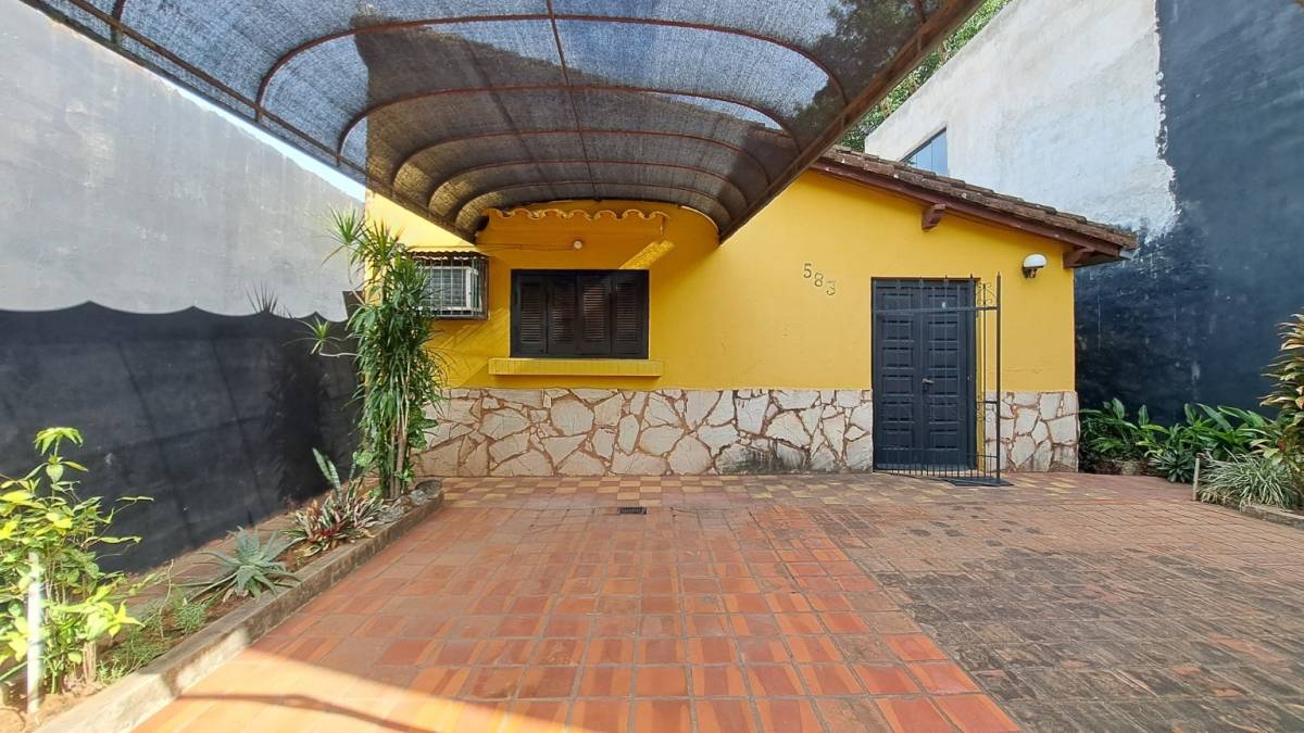 EN VENTA COQUETA CASA A PRECIO DE TERRENO EN PLENO CENTRO DE SAN LORENZO — foto 2