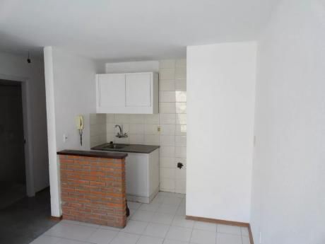 Alquile Apto 1 Dorm.. Bajos Gastos Comunes