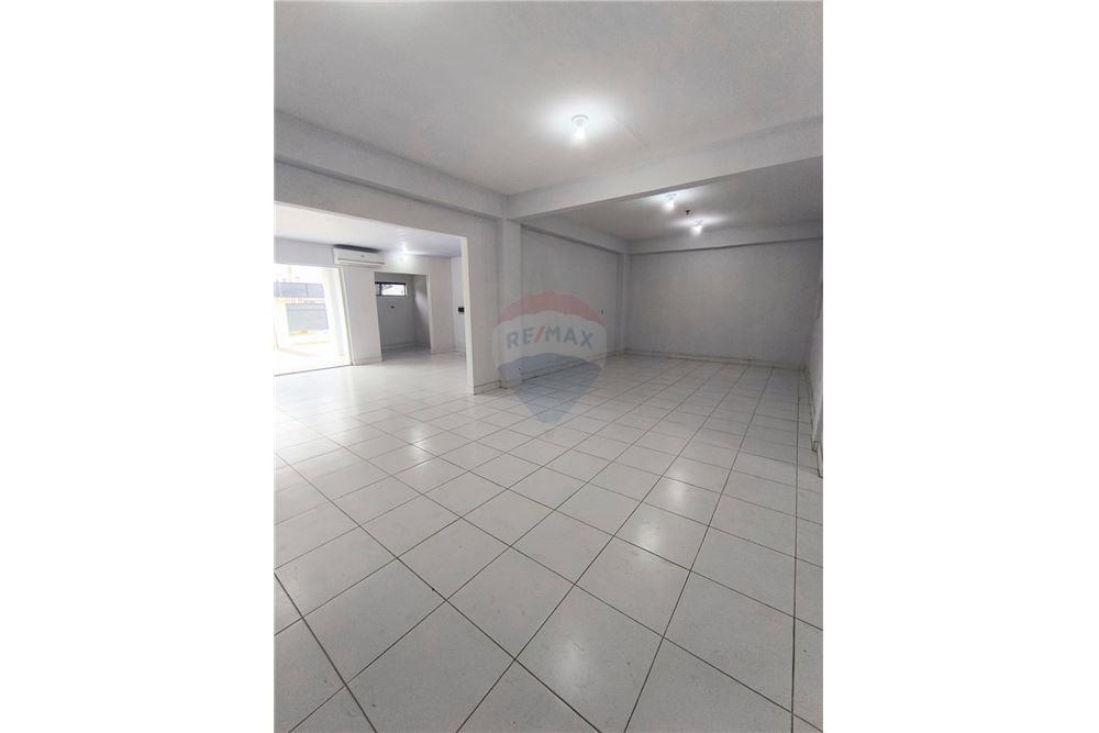 Alquilo Edificio de 2 Pisos 393 M2 Totales en Luque — foto 2