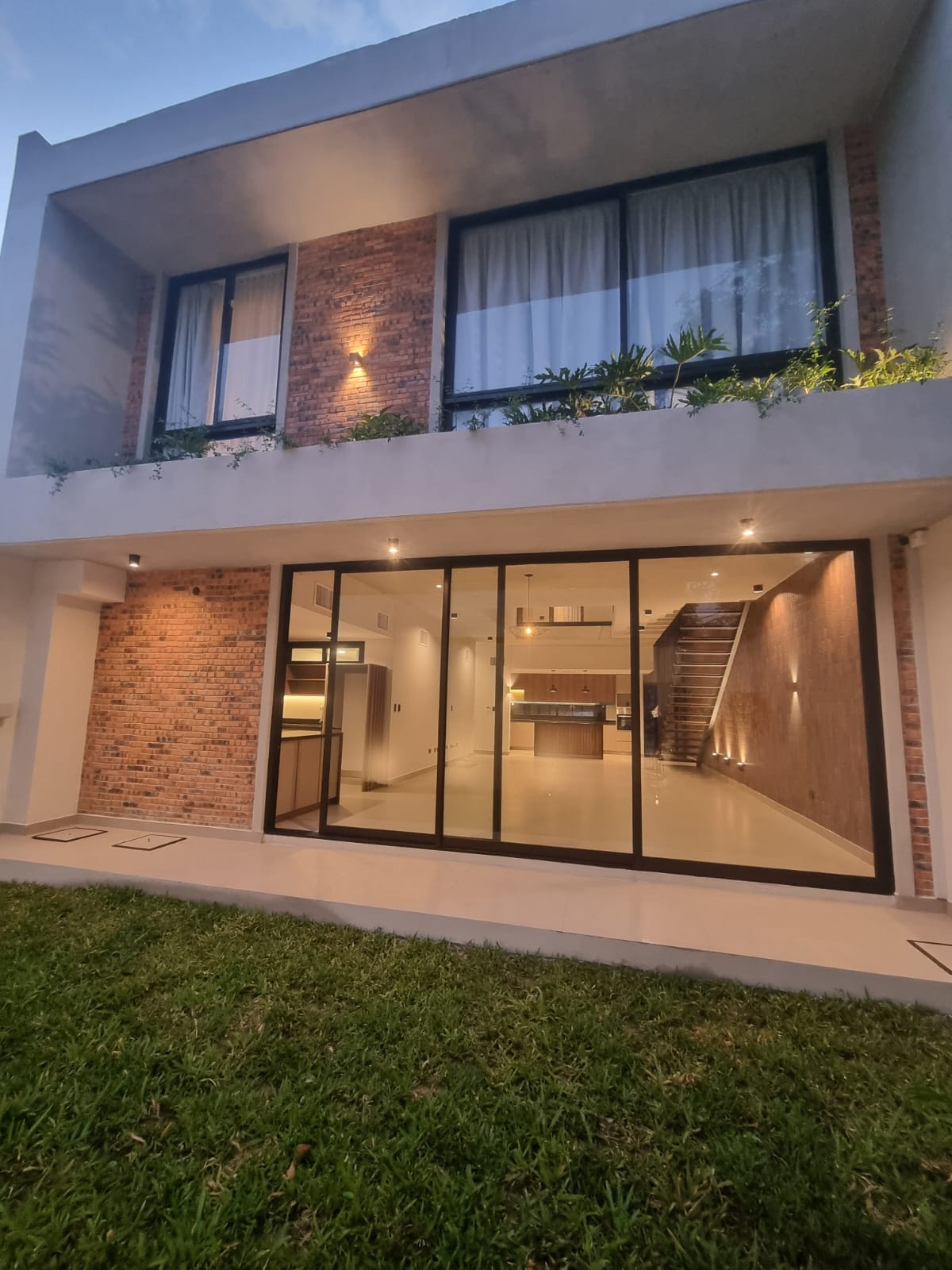EN ALQUILER | CASAS PAREADAS A ESTRENAR | MBOCAYATY — foto 3