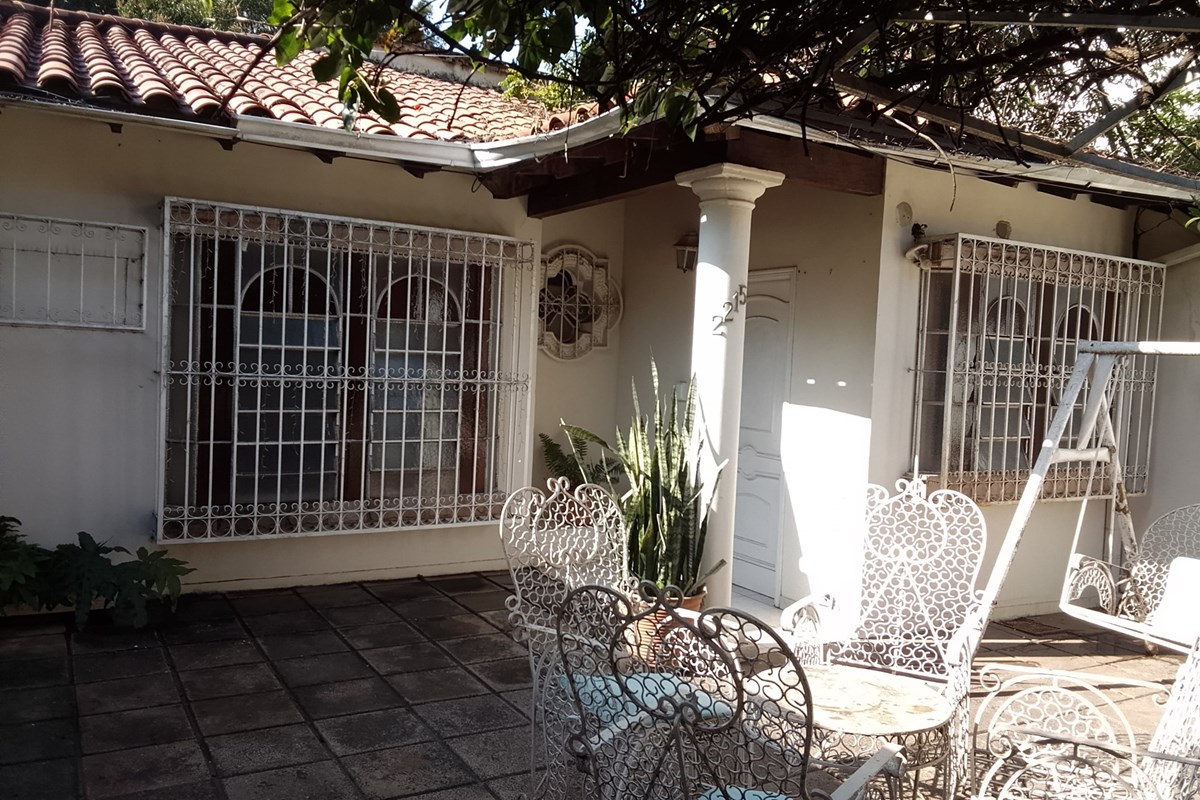 Casa-Venta-Austria casi Raúl Carmona, Ycuá Satí, Asunción — foto 2