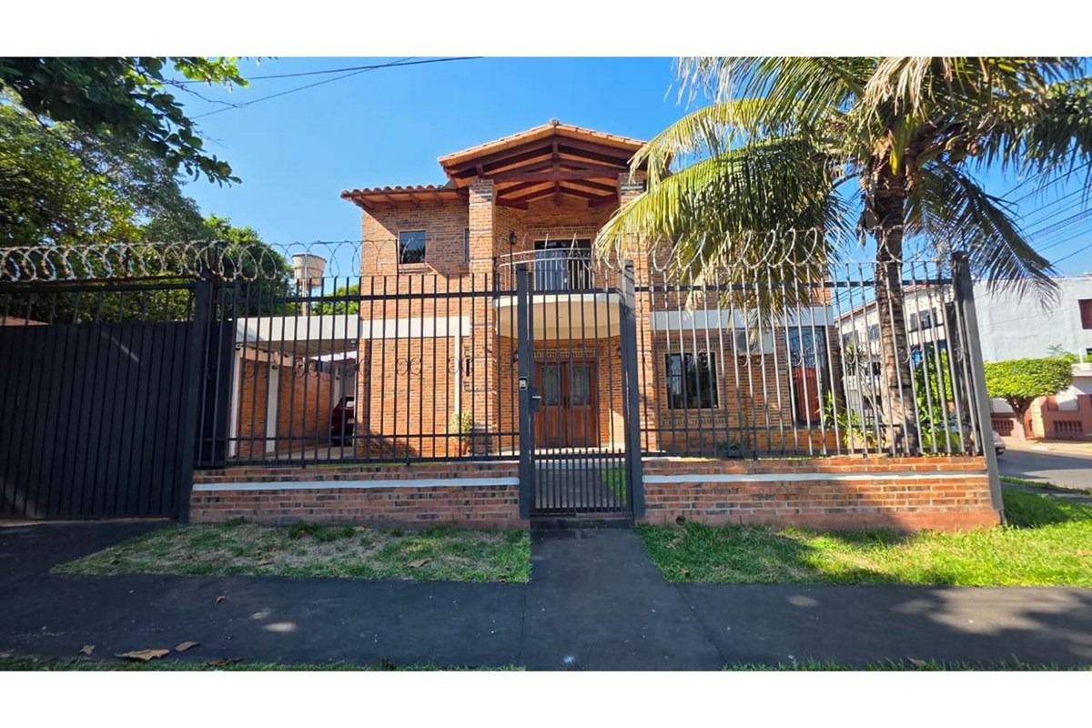 VENDO CASA 4to BARRIO, LUQUE, CENTRAL — foto 2