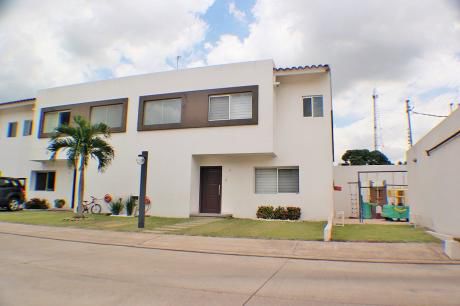 Casa En Cond. Vitorno II En Venta