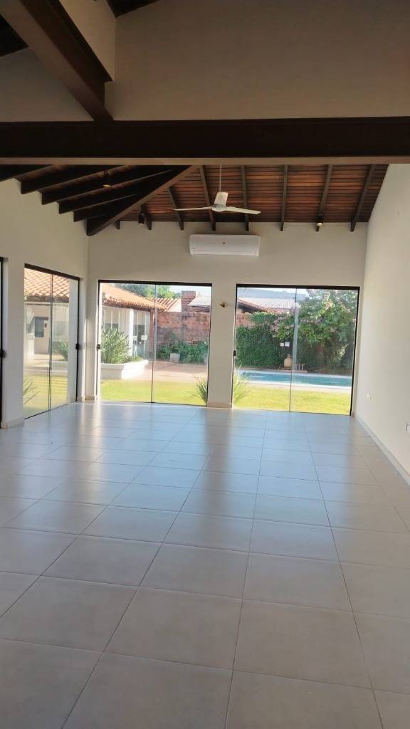 LUJOSA Y AMPLIA CASA EN LUQUE RUTA SAN BERNARDINO LUQUE — foto 2