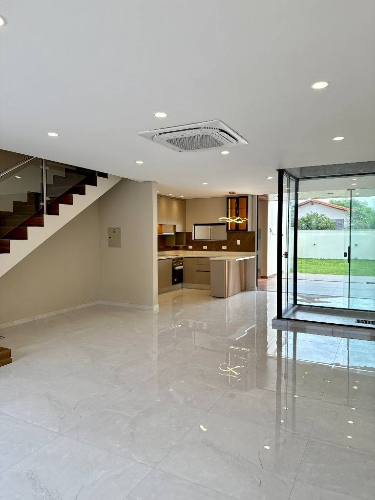 VENDO DUPLEX EN LUQUE ZONQ CUARTO BARRIO — foto 2