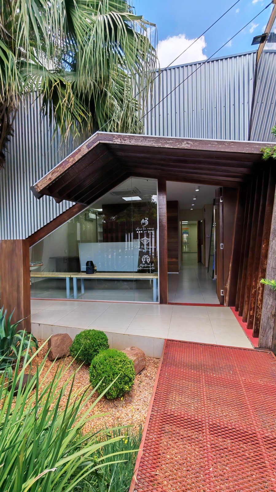 ¡ALQUILO HERMOSA Y MODERNA BOUTIQUE EN CERCANIAS DE AV. MCAL LOPEZ! — foto 2