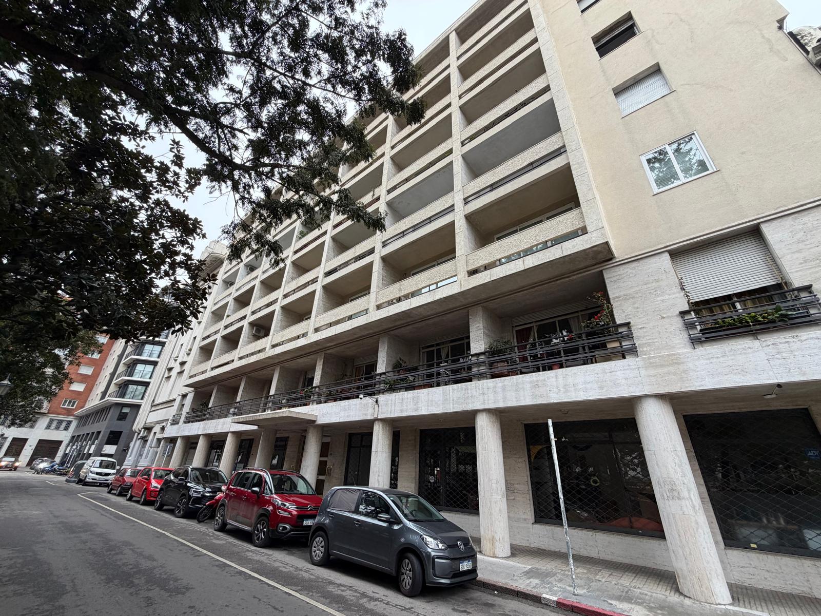 Alq. Apto. En Ciudad Vieja, 100m2, Piso 3, 3Dor+2Bañ+3Bal. Excelente Est Y Ubi