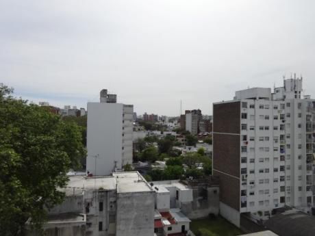 Amplio Monoambiente Muy Soleado,zona De Muchos Servicios