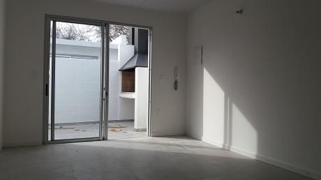 Casas Independientes Con Patio Y Parrillero
