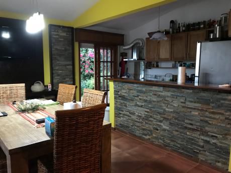 Casa En Venta El Pinar, 2 Dormitorios + Apto.