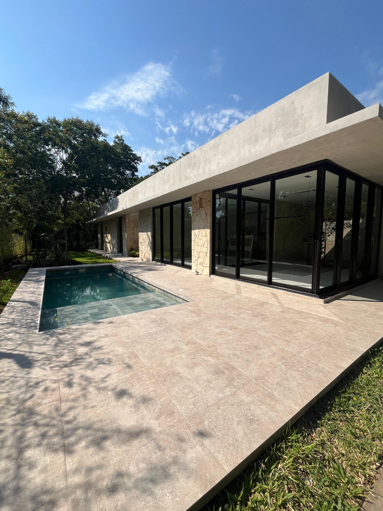 VENDO FINA RESIDENCIA AMOBLADA A ESTRENAR EN SANBER!! — foto 2