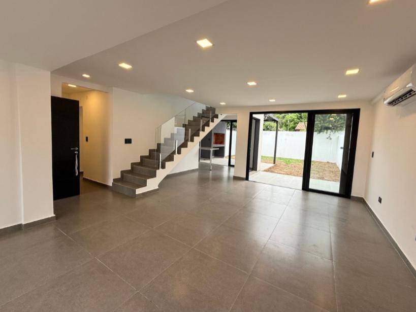 ALQUILO DÚPLEX DE 2 HABITACIONES EN LUQUE — foto 2