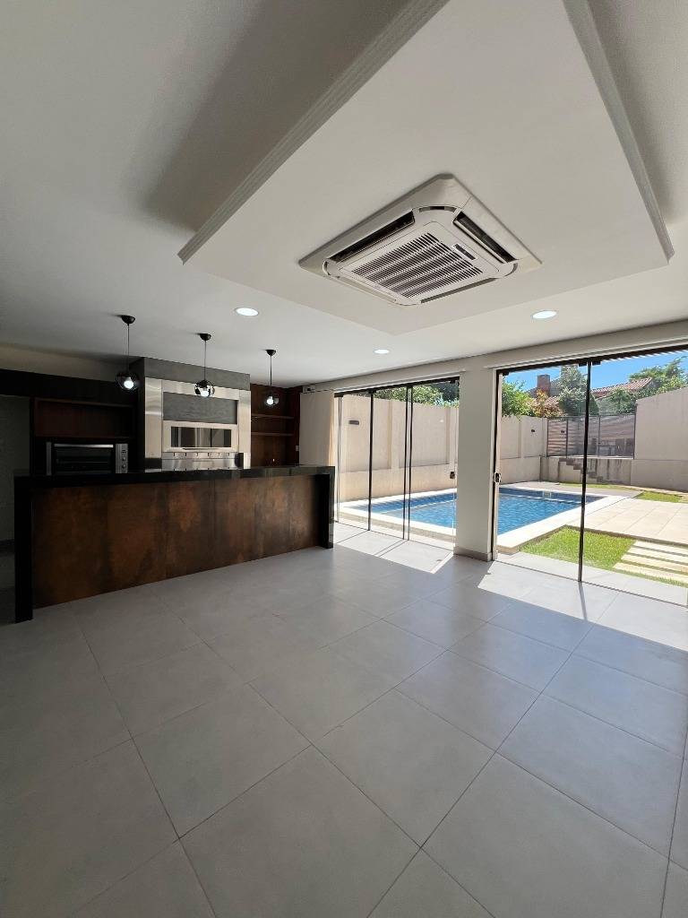 OFERTA CASA REMODELADA PARA OFICINA O VIVIENDA EN EL BARRIO YCUA SATI — foto 3