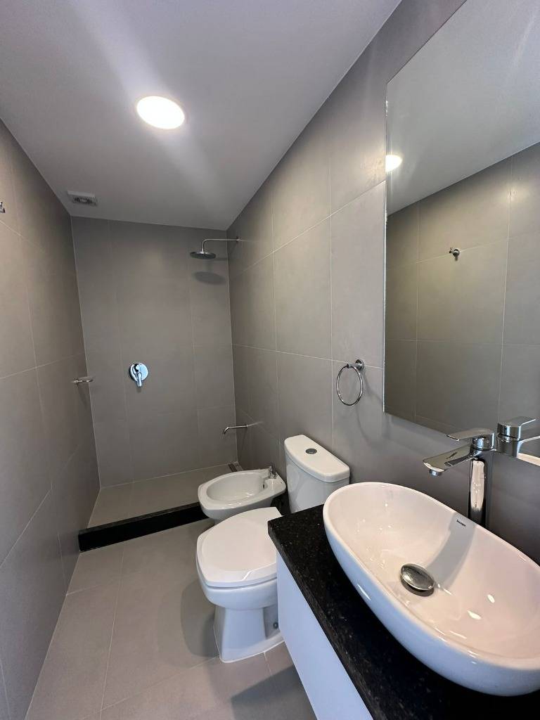 VENDO DEPTO DE 2 DORM. CON 1 COCHERA | BARRIO JARA — foto 3