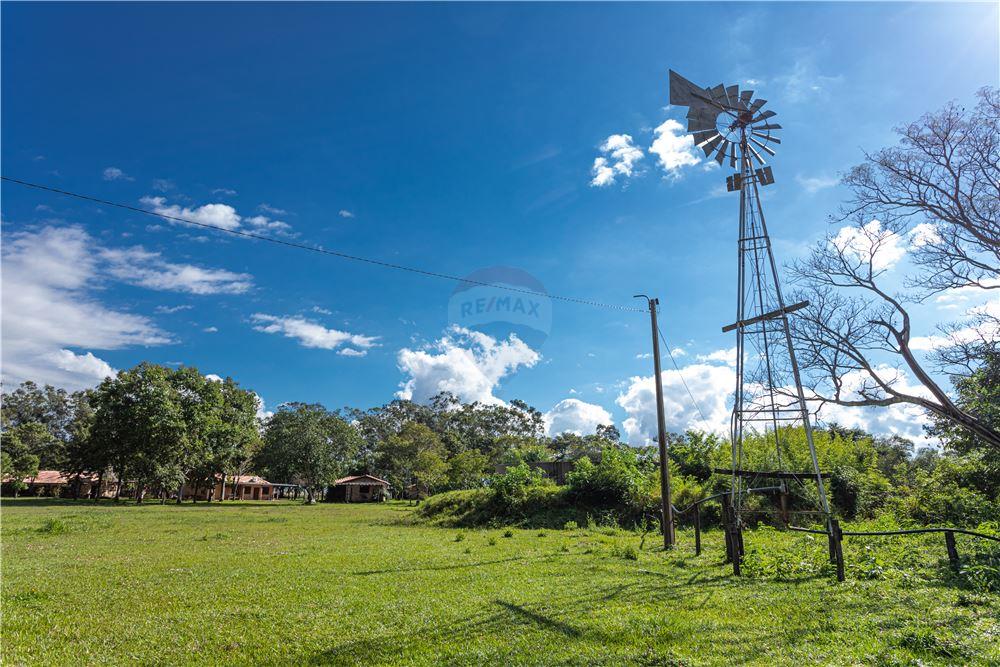 EN VENTA IMPONENTE ESTANCIA EN CAAPUCU — foto 2