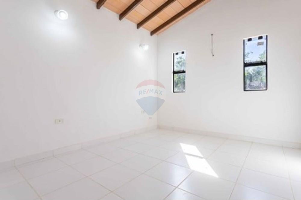 Casa - Venta - Paraguay Central Luque, invierte en un hogar cómodo! — foto 3