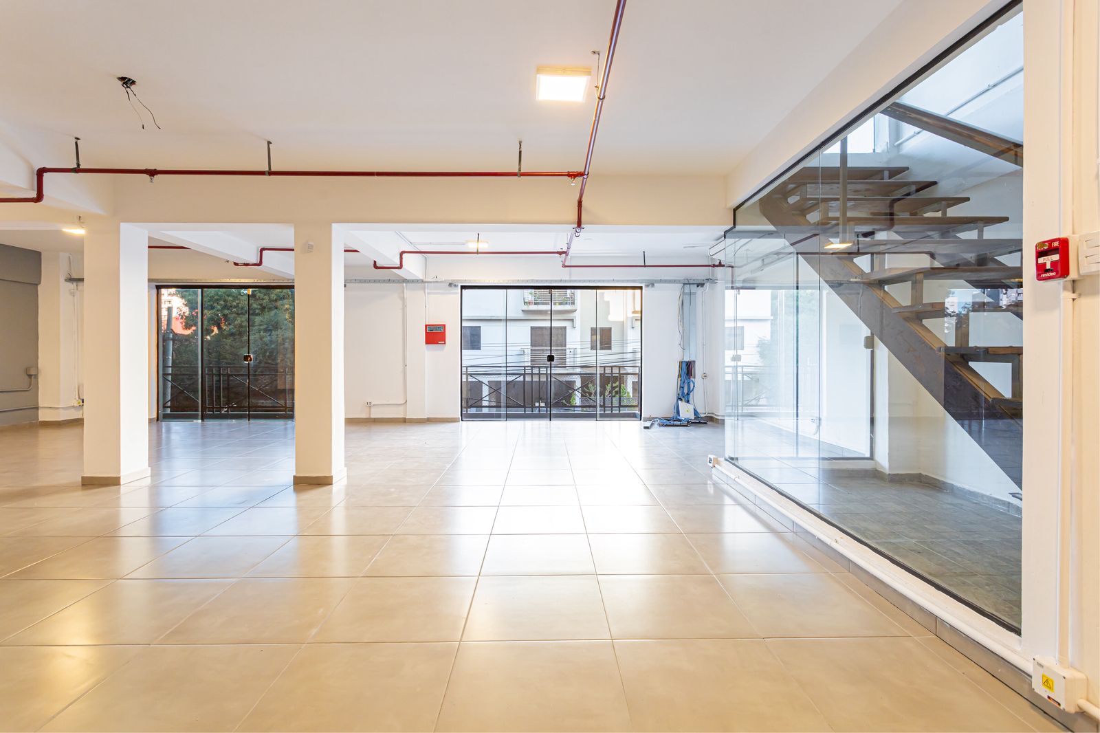 EDIFICIO CORPORATIVO EN ALQUILER — foto 2