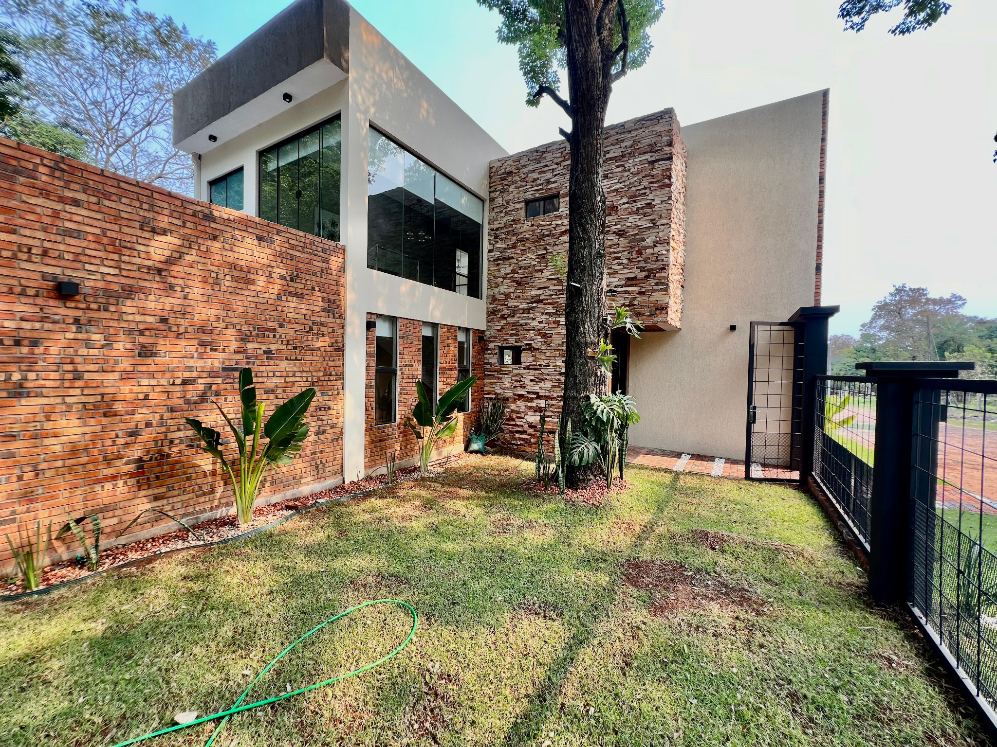 VENDO LUJOSA CASA AMOBLADA EN SAN BERNARDINO — foto 2