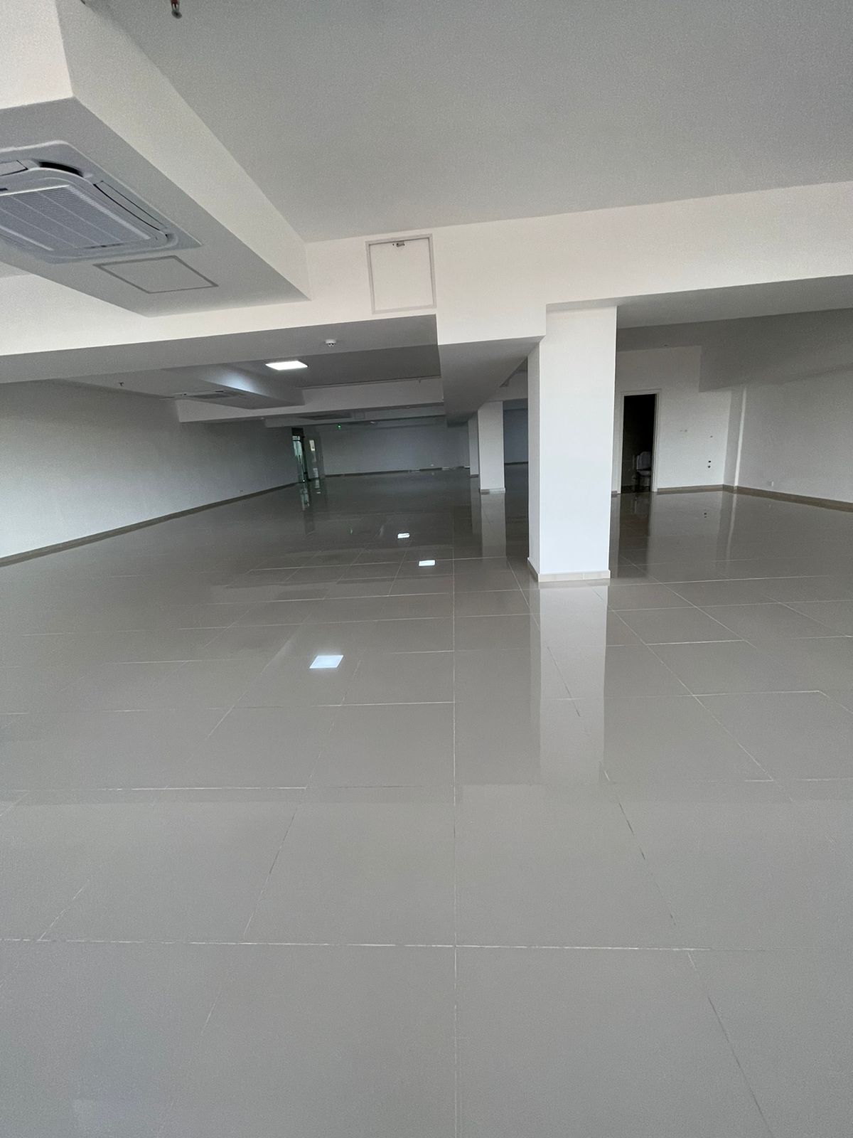 ALQUILER DE LOCAL COMERCIAL/ OFICINA — foto 3