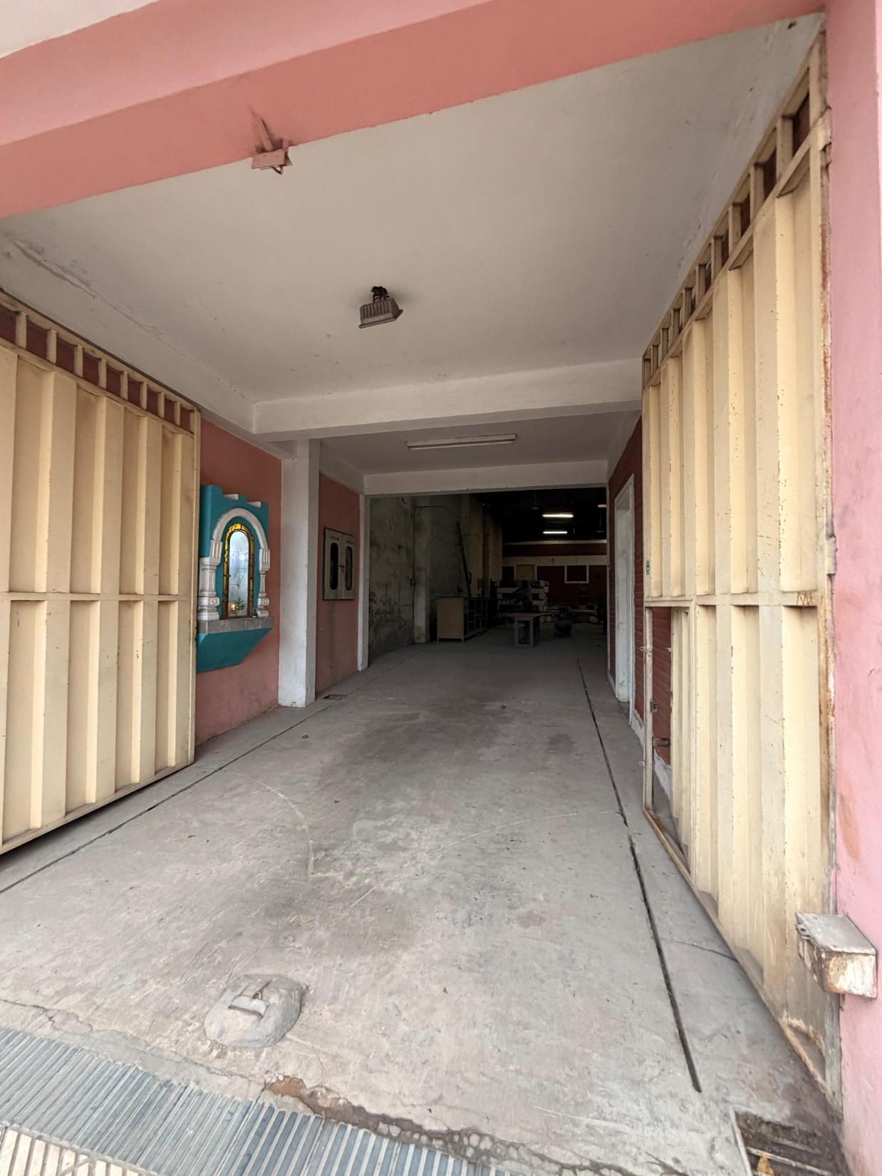 ALQUILO PROPIEDAD COMERCIAL EN LAMBARÉ — foto 3