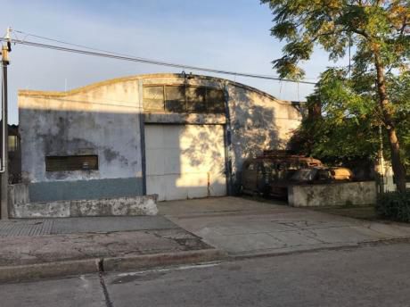 Venta De GalpÓn En Barrio Aires Puros!