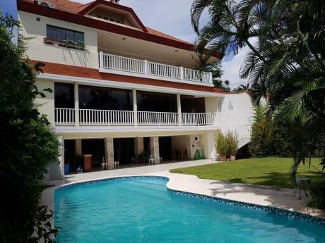 Mansion De 4 Pisos En Barrio Mcal Lopez Con Salida A 2 Calles