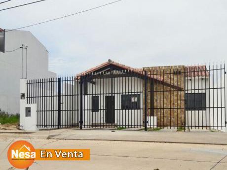 Casa En Venta En La Urb. Asahí